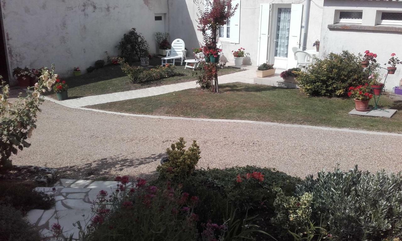 Gîte sur l'estuaire de la Gironde Saint-Seurin-d'Uzet Extérieur photo