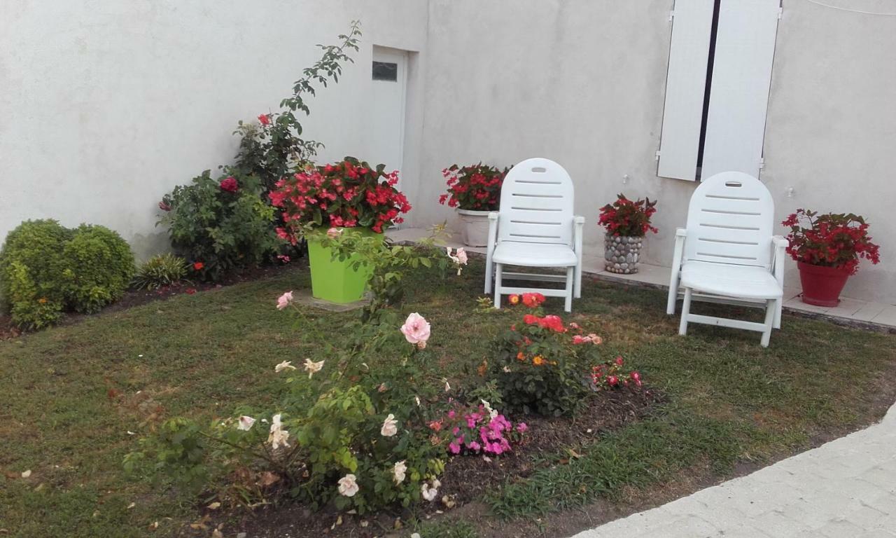 Gîte sur l'estuaire de la Gironde Saint-Seurin-d'Uzet Extérieur photo