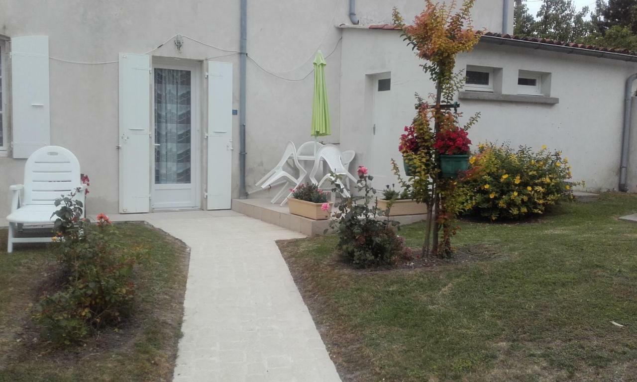 Gîte sur l'estuaire de la Gironde Saint-Seurin-d'Uzet Extérieur photo